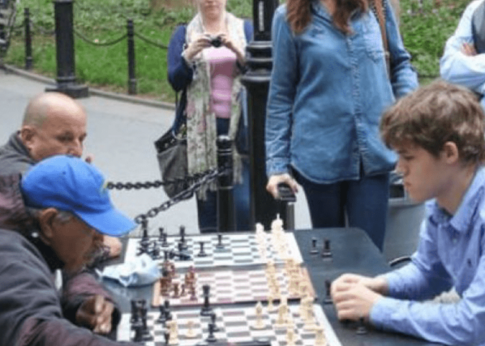sm playing chess 2-min