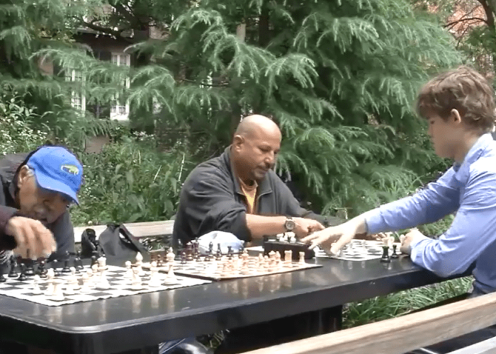 sm playing chess-min