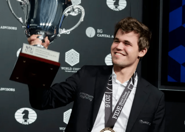 sm winning trophy-min